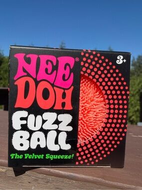 NeeDoh Fuzz Ball - Bright Coral